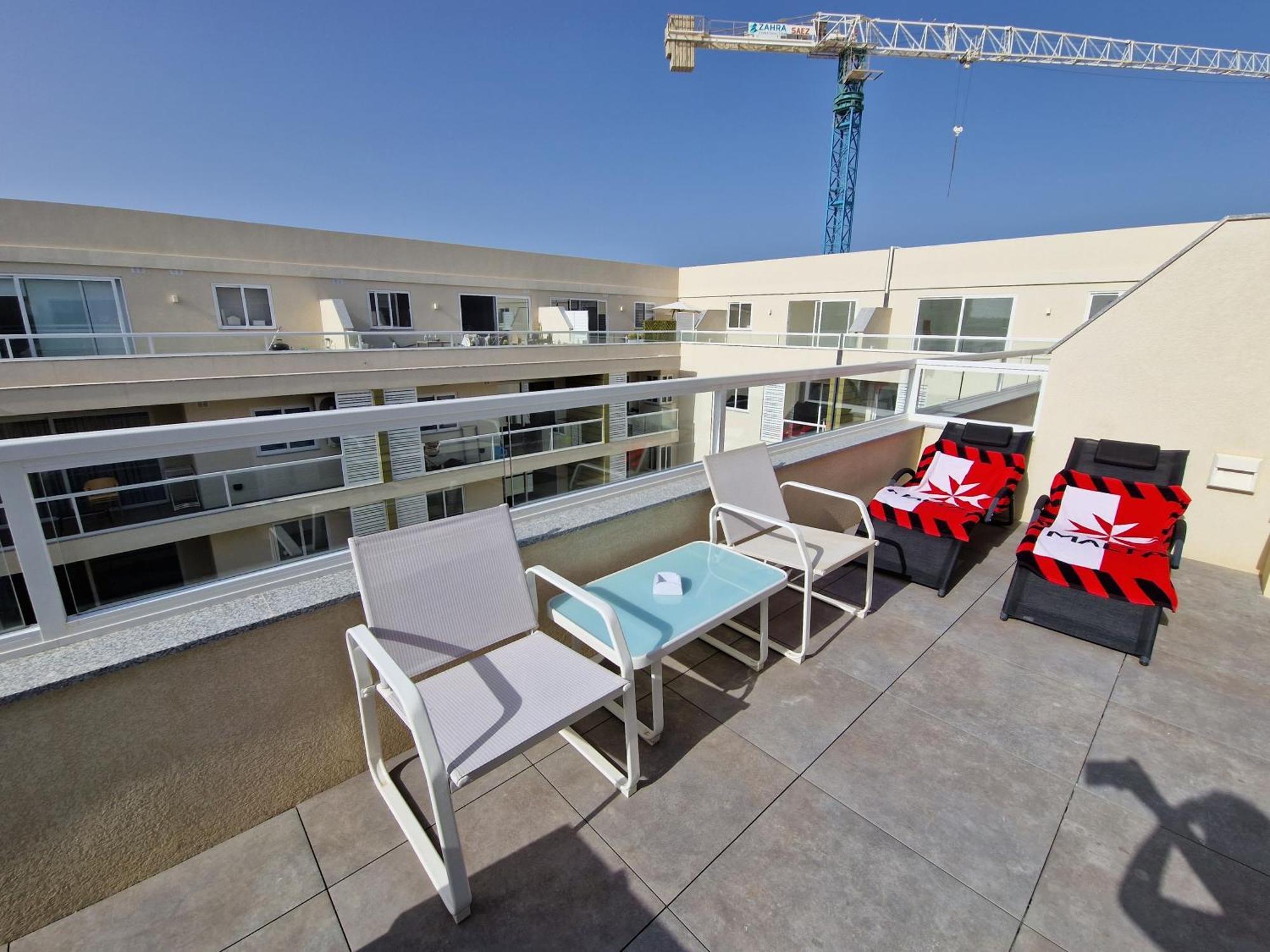 Sea View New Penthouse Terrace & Garage Parking Apartman San Pawl il-Baħar Kültér fotó