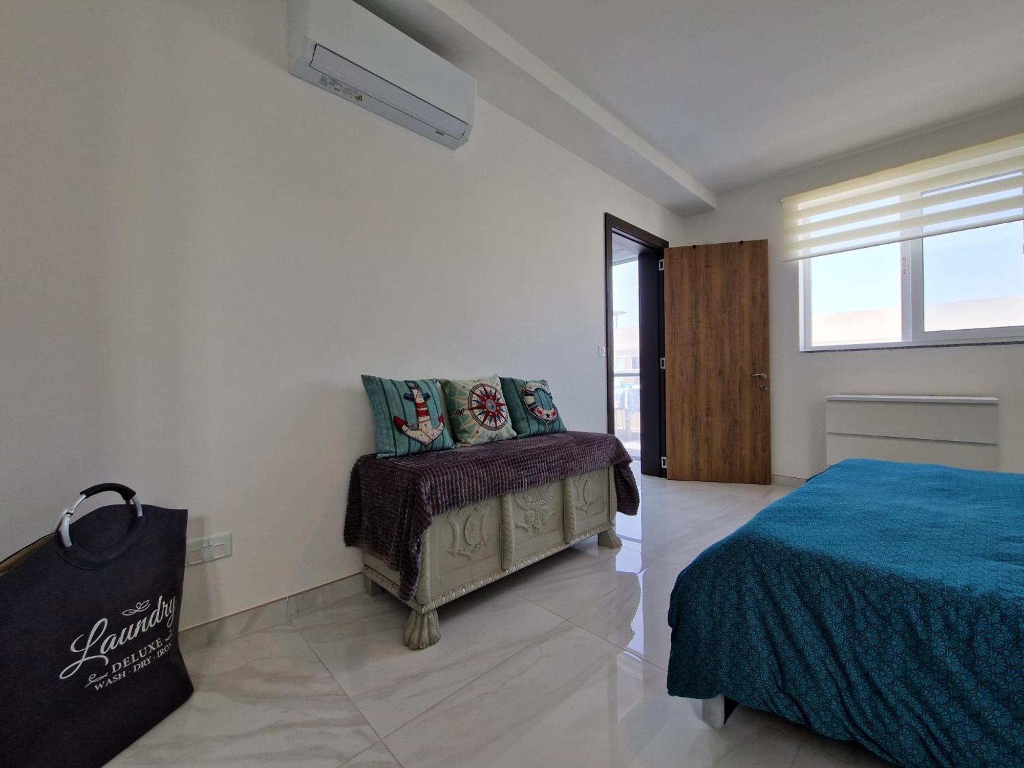 Sea View New Penthouse Terrace & Garage Parking Apartman San Pawl il-Baħar Kültér fotó